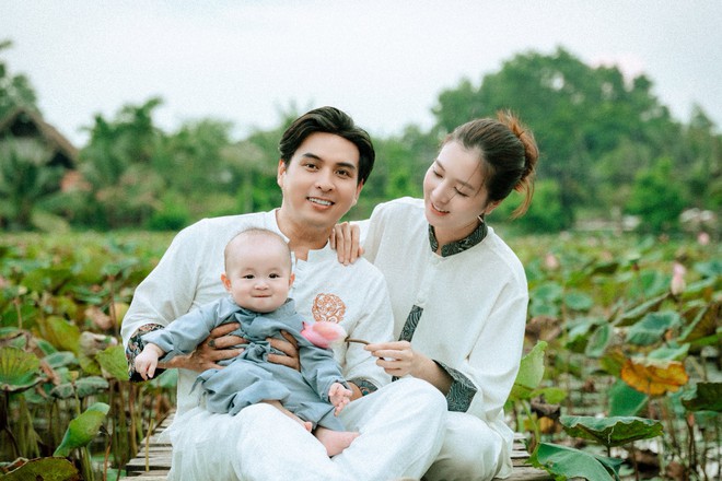 Khoe ảnh con trai mới 5 tháng tuổi, Hồ Quang Hiếu khiến dân tình phát sốt vì nụ cười Khoe ảnh con trai mới 5 tháng tuổi, Hồ Quang Hiếu khiến dân tình phát sốt vì nụ cười