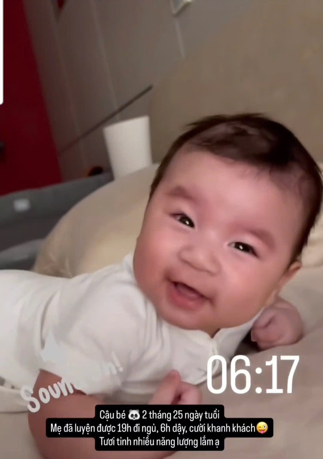 Mới 2,5 tháng nhưng bé Panda đã siêu hóng chuyện, cười khanh khách và tràn đầy năng lượng: Mẹ truc tiep bong da keo nha cai Ngọc có bí quyết cả đấy!- Ảnh 4.