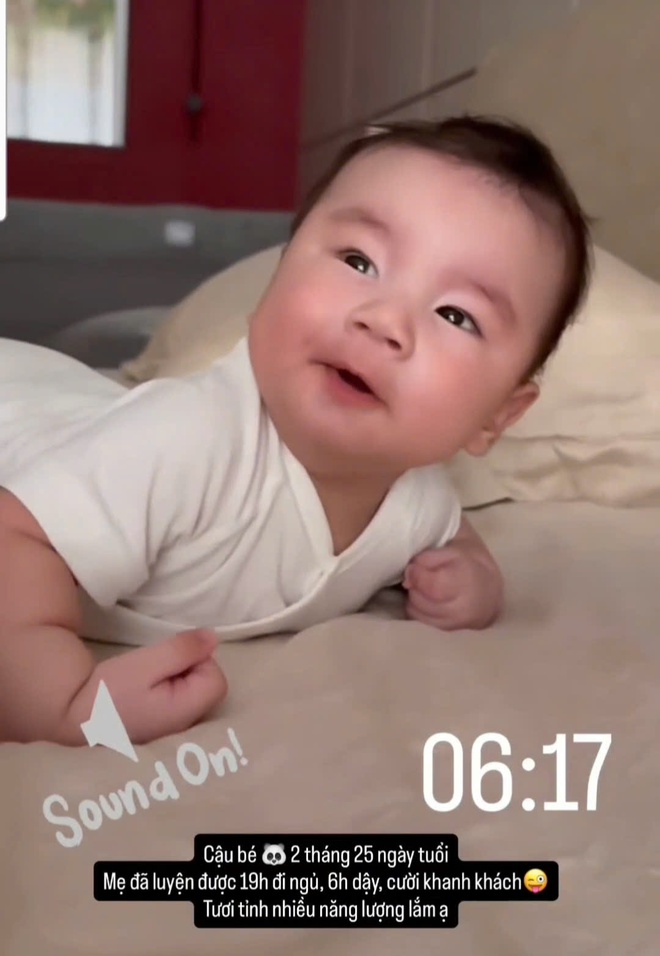Mới 2,5 tháng nhưng bé Panda đã siêu hóng chuyện, cười khanh khách và tràn đầy năng lượng: Mẹ truc tiep bong da keo nha cai Ngọc có bí quyết cả đấy!- Ảnh 2.