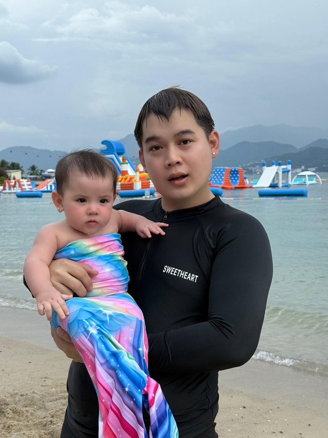 Con gái của Tiktoker Long Chun gây sốt vì quá xinh ngoan yêu, nhìn cứ như em bé lai!- Ảnh 7. Con gái của Tiktoker Long Chun gây sốt vì quá xinh ngoan yêu, nhìn cứ như em bé lai!- Ảnh 7.