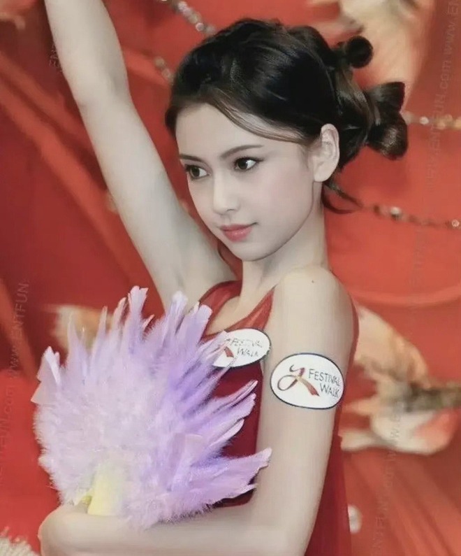 Angelababy: Từ mẫu teen thành nàng thơ Dior, biểu tượng nhan sắc vượt thị phi và lần trở lại ngoạn mục hậu "phong sát"- Ảnh 3.
