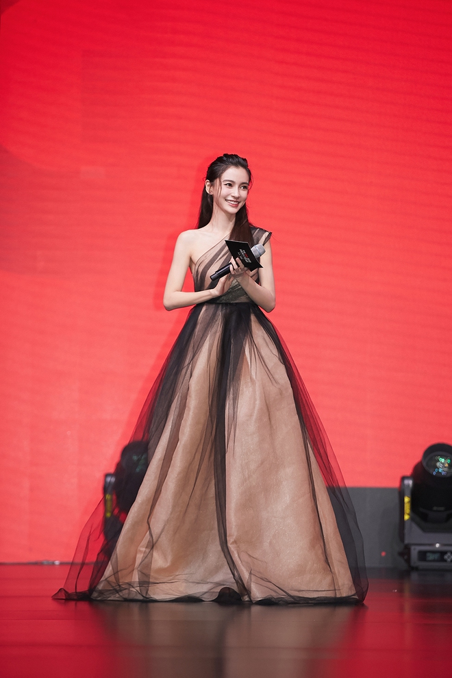 Angelababy: Từ mẫu teen thành nàng thơ Dior, biểu tượng nhan sắc vượt thị phi và lần trở lại ngoạn mục hậu "phong sát"- Ảnh 13.