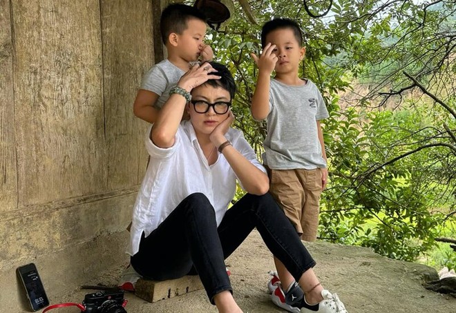 Mới ngày nào còn bé bỏng tròn xoe, cặp sinh đôi nhà hot mom U60 Văn Thùy Dương càng lớn càng ngộ nghĩnh- Ảnh 10. Mới ngày nào còn bé bỏng tròn xoe, cặp sinh đôi nhà hot mom U60 Văn Thùy Dương càng lớn càng ngộ nghĩnh- Ảnh 10.