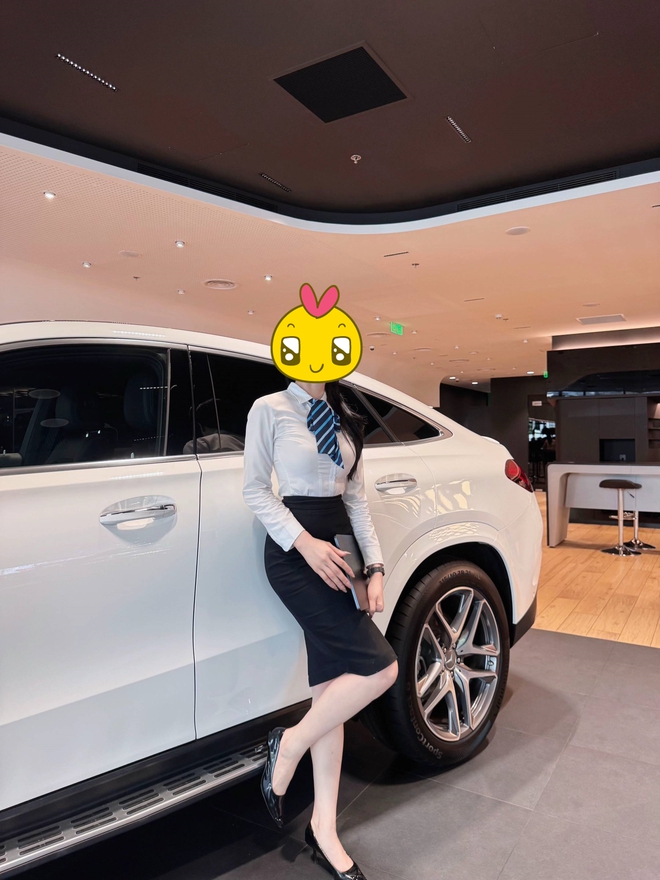 Sales nữ bán xe: Độ dài của chân váy thể hiện sự chuyên nghiệp và tôn trọng khách hàng?- Ảnh 6. Sales nữ bán xe: Độ dài của chân váy thể hiện sự chuyên nghiệp và tôn trọng khách hàng?- Ảnh 6.