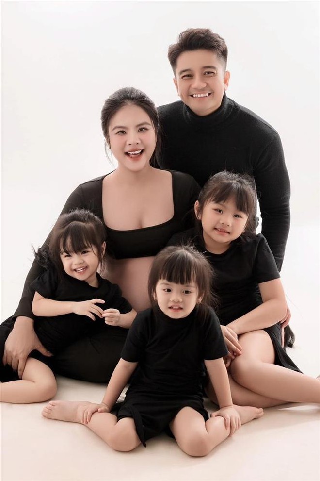 Mẹ bỉm 4 con Vân Trang sử dụng 1 chiếc siêu xe độc - dị - lạ nhưng cũng rất ngon - bổ - rẻ cho các bạn nhỏ nhà mình- Ảnh 1.