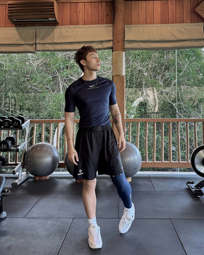 Lấn sân mảng thời trang, bao giờ HIEUTHUHAI mới đuổi kịp Sơn Tùng M-TP?- Ảnh 29.