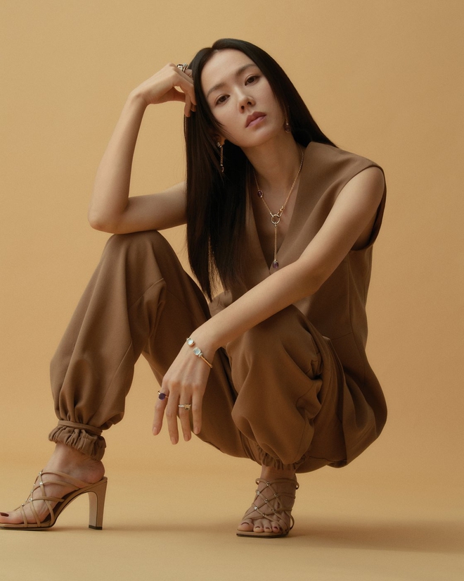 Son Ye Jin đóng phim mới với mỹ nhân Squid Game kém mình 19 tuổi: Nhan sắc không hề lép vế, bí quyết nhờ biết cách chăm sóc cơ thể thế này- Ảnh 8. Son Ye Jin đóng phim mới với mỹ nhân Squid Game kém mình 19 tuổi: Nhan sắc không hề lép vế, bí quyết nhờ biết cách chăm sóc cơ thể thế này- Ảnh 8.