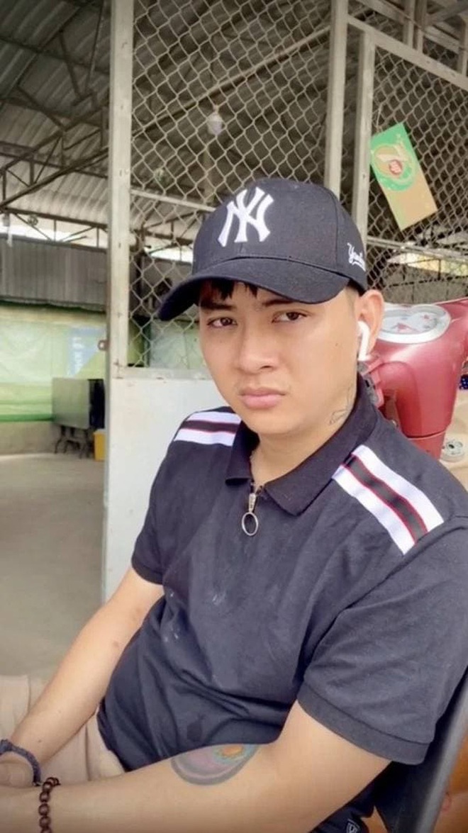 Lộ clip Hoài Lâm bị bắt gặp giữa đường, diện mạo hiện tại gây bất ngờ- Ảnh 4. Lộ hi88 gg Hoài Lâm bị bắt gặp giữa đường, diện mạo hiện tại gây bất ngờ- Ảnh 4.
