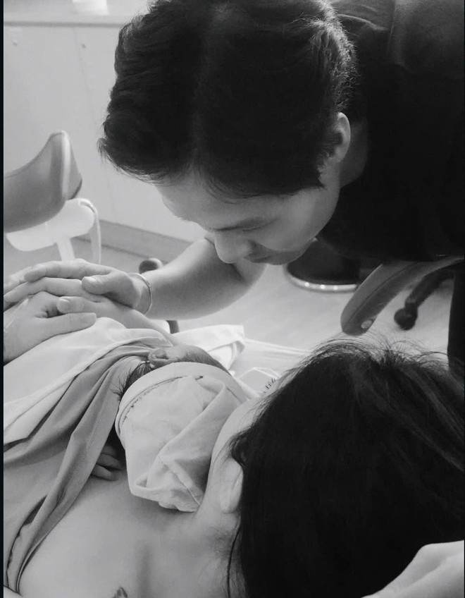 Bộ ảnh ghi lại những khoảnh khắc đẹp và xúc động truc tiep bong da vtv6 hành trình vượt cạn lần thứ 4 của ái nữ nhà đại gia Minh Nhựa - Ảnh 6.
