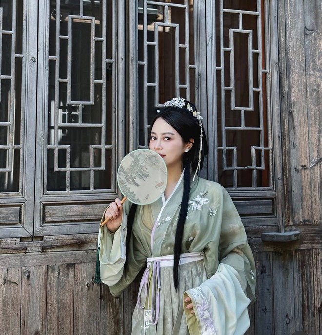 Khoe loạt ảnh du lịch ăn mừng sinh nhật tuổi 38, hot mom Hằng T&uacute;i g&acirc;y sốc với gương mặt biến dạng- Ảnh 7.