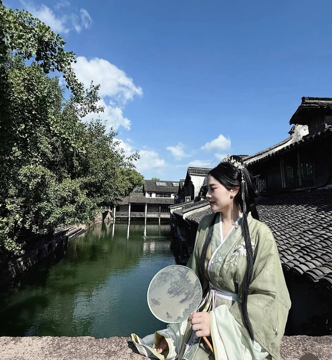 Khoe loạt ảnh du lịch ăn mừng sinh nhật tuổi 38, hot mom Hằng T&uacute;i g&acirc;y sốc với gương mặt biến dạng- Ảnh 8.