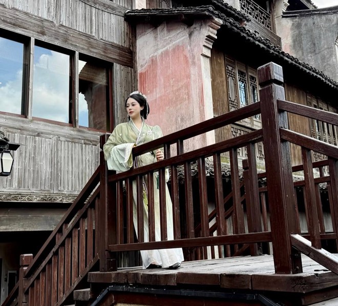 Khoe loạt ảnh du lịch ăn mừng sinh nhật tuổi 38, hot mom Hằng T&uacute;i g&acirc;y sốc với gương mặt biến dạng- Ảnh 4.