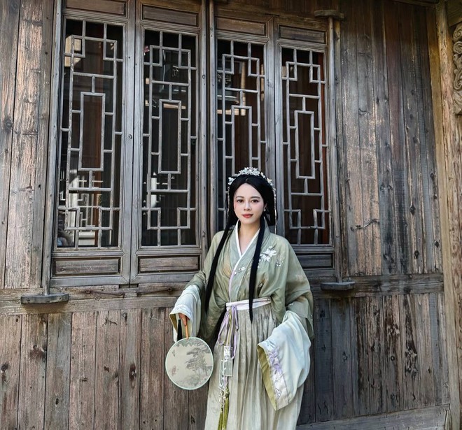 Khoe loạt ảnh du lịch ăn mừng sinh nhật tuổi 38, hot mom Hằng T&uacute;i g&acirc;y sốc với gương mặt biến dạng- Ảnh 5.