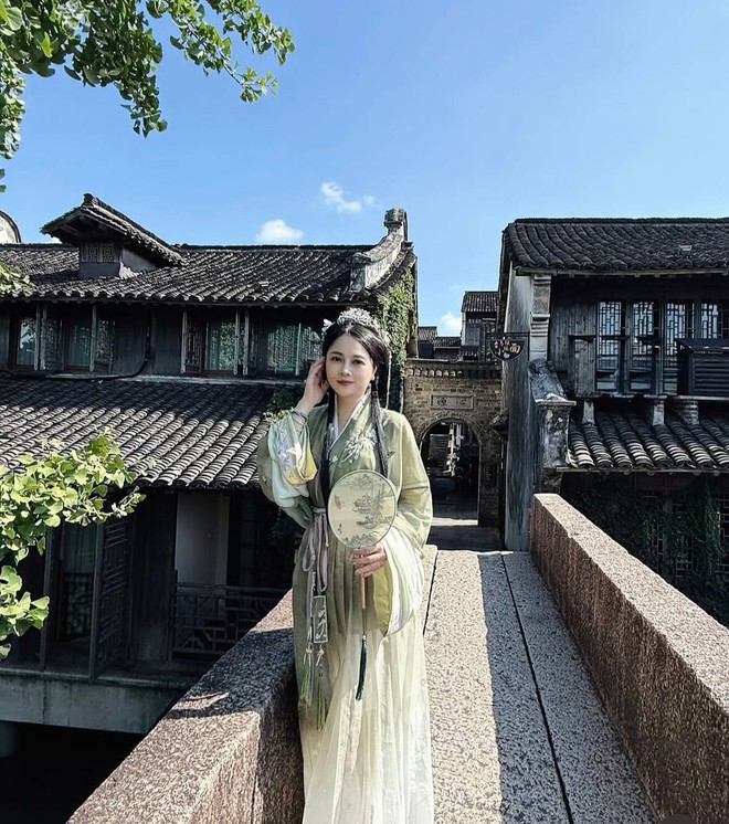 Khoe loạt ảnh du lịch ăn mừng sinh nhật tuổi 38, hot mom Hằng T&uacute;i g&acirc;y sốc với gương mặt biến dạng- Ảnh 3.