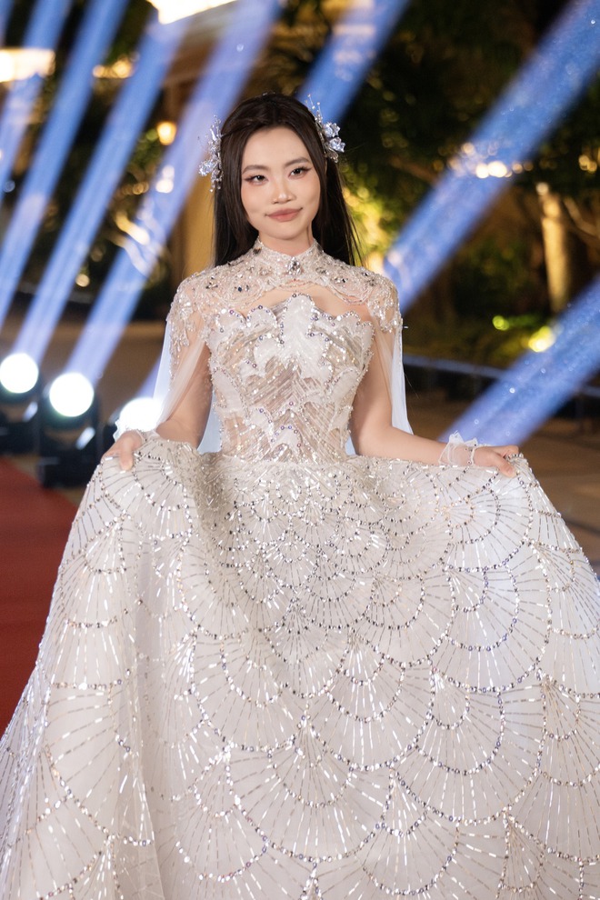 2 tháng Phương Mỹ Chi gây sốt tại show Trung Quốc: Liên tục nghi bị chèn ép và cái kết gây bức xúc!- Ảnh 16. 2 tháng Phương Mỹ lich tuong thuat truc tiep bong da hom nay gây sốt tại show Trung Quốc: Liên tục nghi bị chèn ép và cái kết gây bức xúc!- Ảnh 16.