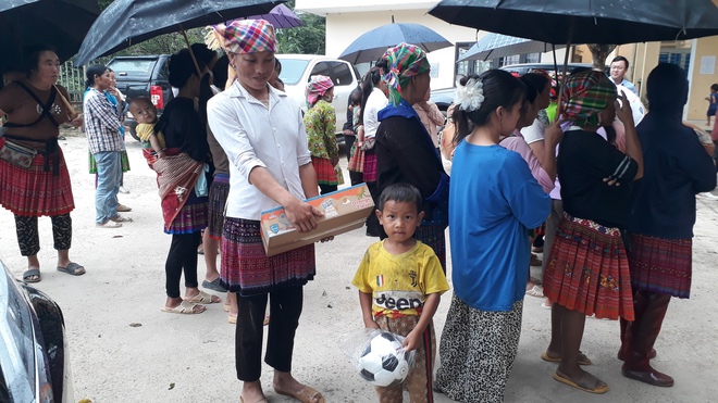 Lên xã vùng cao đặc biệt khó khăn Trạm Tấu, tặng 100 thùng sữa Hanoimilk- Ảnh 10. Lên xã vùng cao đặc biệt khó khăn Trạm Tấu, tặng 100 thùng sữa Hanoimilk- Ảnh 10.
