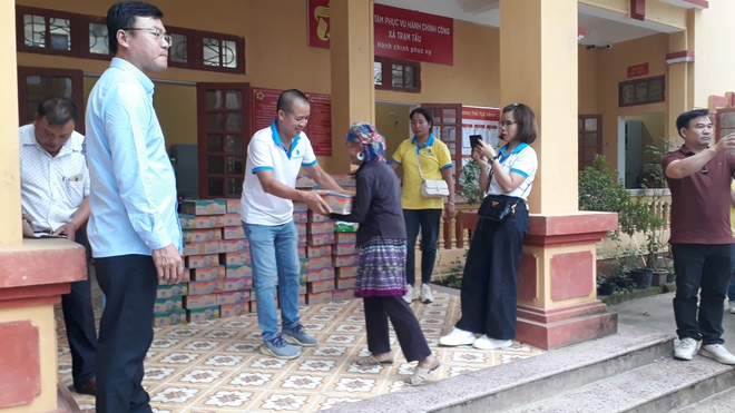 Lên xã vùng cao đặc biệt khó khăn Trạm Tấu, tặng 100 thùng sữa Hanoimilk- Ảnh 3. Lên xã vùng cao đặc biệt khó khăn Trạm Tấu, tặng 100 thùng sữa Hanoimilk- Ảnh 3.