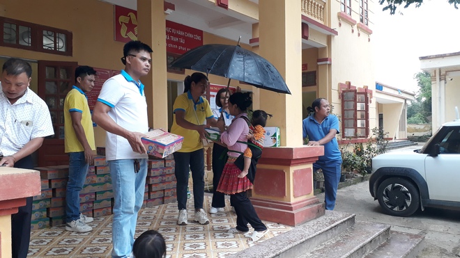 Lên xã vùng cao đặc biệt khó khăn Trạm Tấu, tặng 100 thùng sữa Hanoimilk- Ảnh 6. Lên xã vùng cao đặc biệt khó khăn Trạm Tấu, tặng 100 thùng sữa Hanoimilk- Ảnh 6.