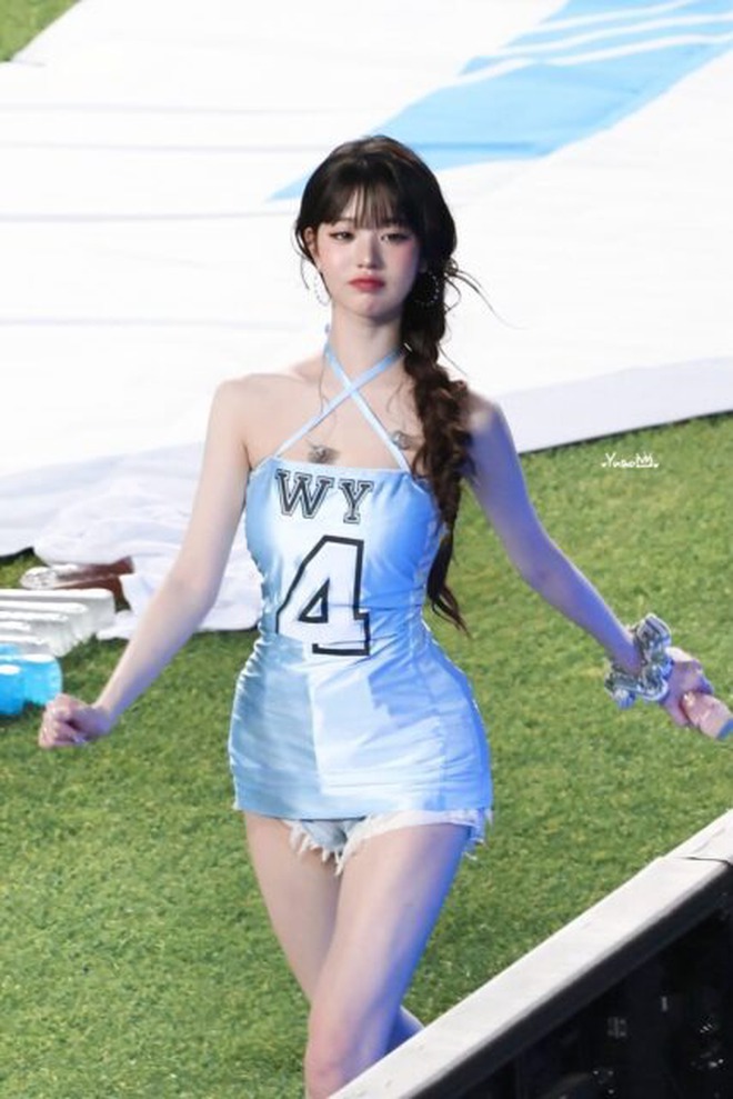 "C&ocirc;ng ch&uacute;a Kpop" Jang Won Young hứng gạch tan n&aacute;t v&igrave; mặc v&aacute;y b&oacute; ngắn cũn cỡn, h&oacute;a ra l&agrave; đồng đội "chỉ điểm"- Ảnh 6.