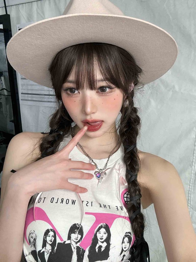 "C&ocirc;ng ch&uacute;a Kpop" Jang Won Young hứng gạch tan n&aacute;t v&igrave; mặc v&aacute;y b&oacute; ngắn cũn cỡn, h&oacute;a ra l&agrave; đồng đội "chỉ điểm"- Ảnh 11.