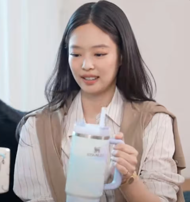 Món đồ Jennie chạm vào là Món đồ Jennie chạm vào là