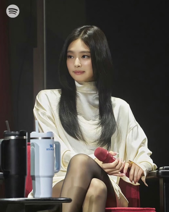 Món đồ Jennie chạm vào là Món đồ Jennie chạm vào là