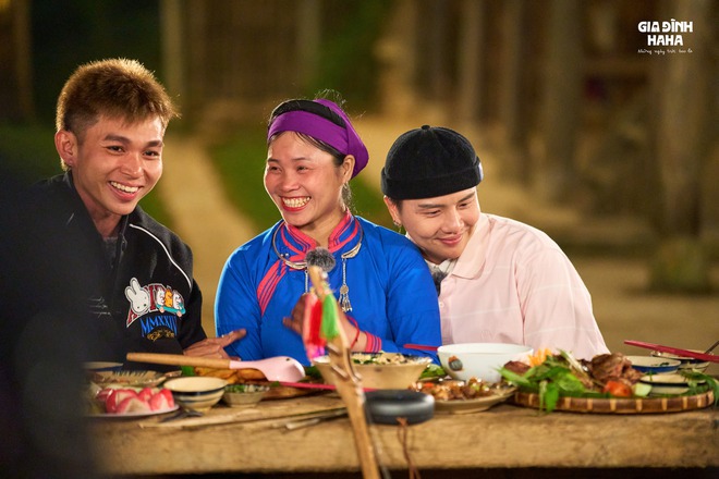 'Gia đình Haha' khép lại hành trình đầu tiên tại Bản Liền - nơi bắt đầu là một điểm dừng, nhưng kết thúc bằng muôn vàn xúc cảm khó quên- Ảnh 6. 'Gia đình Haha' khép lại hành trình đầu tiên tại Bản Liền - nơi bắt đầu là một điểm dừng, nhưng kết thúc bằng muôn vàn xúc cảm khó quên- Ảnh 6.