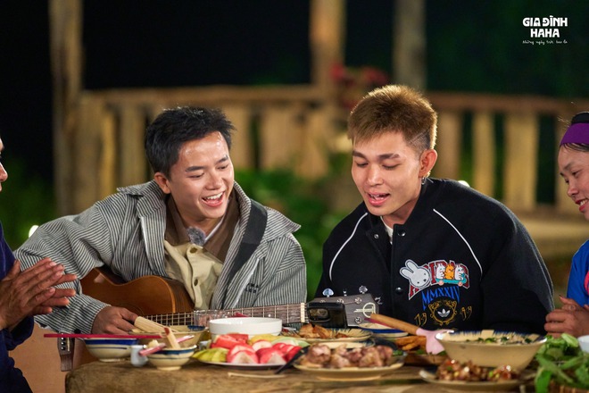 'Gia đình Haha' khép lại hành trình đầu tiên tại Bản Liền - nơi bắt đầu là một điểm dừng, nhưng kết thúc bằng muôn vàn xúc cảm khó quên- Ảnh 7. 'Gia đình Haha' khép lại hành trình đầu tiên tại Bản Liền - nơi bắt đầu là một điểm dừng, nhưng kết thúc bằng muôn vàn xúc cảm khó quên- Ảnh 7.