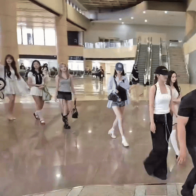 Vóc dáng thật của "công chúa Kpop"- Ảnh 5. Vóc dáng thật của "công chúa Kpop"- Ảnh 5.