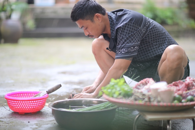 "Giang hồ màn ảnh" cùng con trai vào bếp: Giao diện có hơi cục súc nhưng hệ điều hành lại vừa đảm vừa rất tình cảm- Ảnh 5. "Giang hồ màn ảnh" cùng con trai vào bếp: Giao diện có hơi cục súc nhưng hệ điều hành lại vừa đảm vừa rất tình cảm- Ảnh 5.