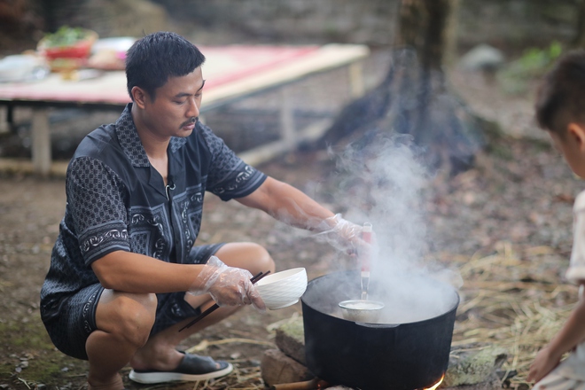 "Giang hồ màn ảnh" cùng con trai vào bếp: Giao diện có hơi cục súc nhưng hệ điều hành lại vừa đảm vừa rất tình cảm- Ảnh 2. link bong da truc tiep