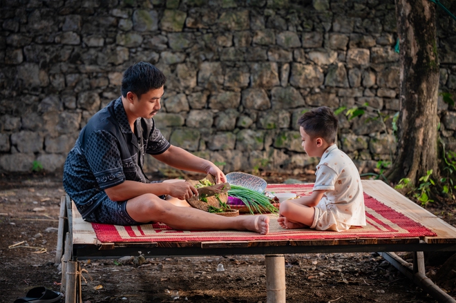 "Giang hồ màn ảnh" cùng con trai vào bếp: Giao diện có hơi cục súc nhưng hệ điều hành lại vừa đảm vừa rất tình cảm- Ảnh 7. "Giang hồ màn ảnh" cùng con trai vào bếp: Giao diện có hơi cục súc nhưng hệ điều hành lại vừa đảm vừa rất tình cảm- Ảnh 7.