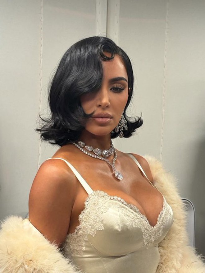 Kim Kardashian bị chê thậm tệ ở show Balenciaga - Ảnh 3. Kim Kardashian bị chê thậm tệ ở show Balenciaga - Ảnh 3.