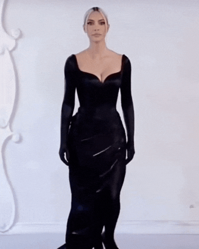Kim Kardashian bị chê thậm tệ ở show Balenciaga - Ảnh 9. Kim Kardashian bị chê thậm tệ ở show Balenciaga - Ảnh 9.