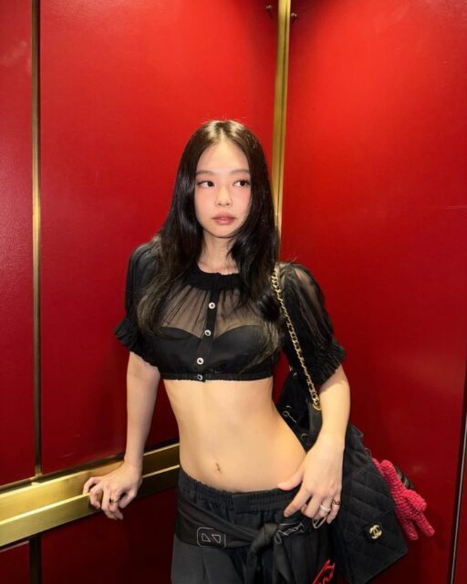Jennie (BLACKPINK) xóa gấp ảnh lau người nóng "bỏng mắt", nhạy cảm đến cỡ nào?- Ảnh 2. k+ truc tiep bong da (BLACKPINK) xóa gấp ảnh lau người nóng "bỏng mắt", nhạy cảm đến cỡ nào?- Ảnh 2.