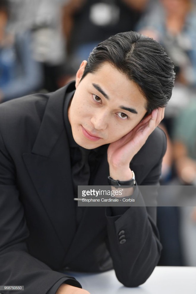 Showbiz chao đảo vụ nam diễn viên bị vợ bỏ vì cặp kè "tiểu tam" vị thành niên, rồi lên núi sống chung với 3 sao nữ- Ảnh 1. Showbiz chao đảo vụ nam diễn viên bị vợ bỏ vì cặp kè "tiểu tam" vị thành niên, rồi lên núi sống chung với 3 sao nữ- Ảnh 1.