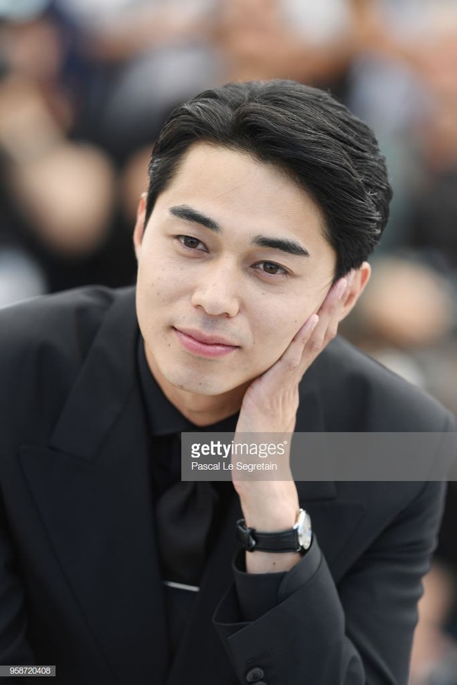 Showbiz chao đảo vụ nam diễn viên bị vợ bỏ vì cặp kè "tiểu tam" vị thành niên, rồi lên núi sống chung với 3 sao nữ- Ảnh 2. Showbiz chao đảo vụ nam diễn viên bị vợ bỏ vì cặp kè "tiểu tam" vị thành niên, rồi lên núi sống chung với 3 sao nữ- Ảnh 2.