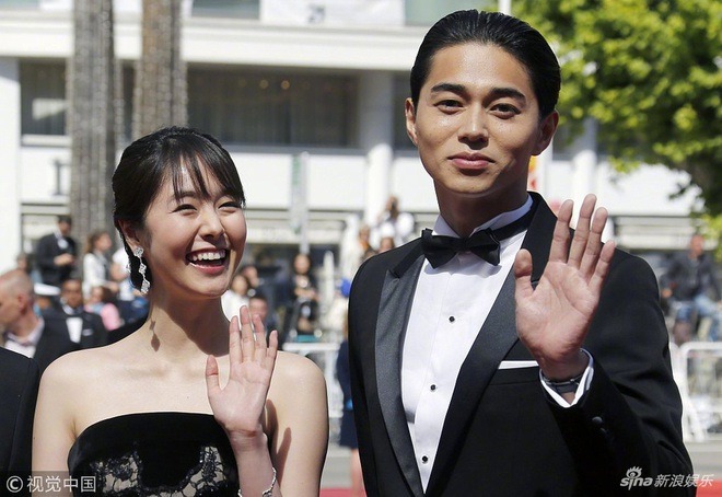 Showbiz chao đảo vụ nam diễn viên bị vợ bỏ vì cặp kè "tiểu tam" vị thành niên, rồi lên núi sống chung với 3 sao nữ- Ảnh 8. Showbiz chao đảo vụ nam diễn viên bị vợ bỏ vì cặp kè "tiểu tam" vị thành niên, rồi lên núi sống chung với 3 sao nữ- Ảnh 8.