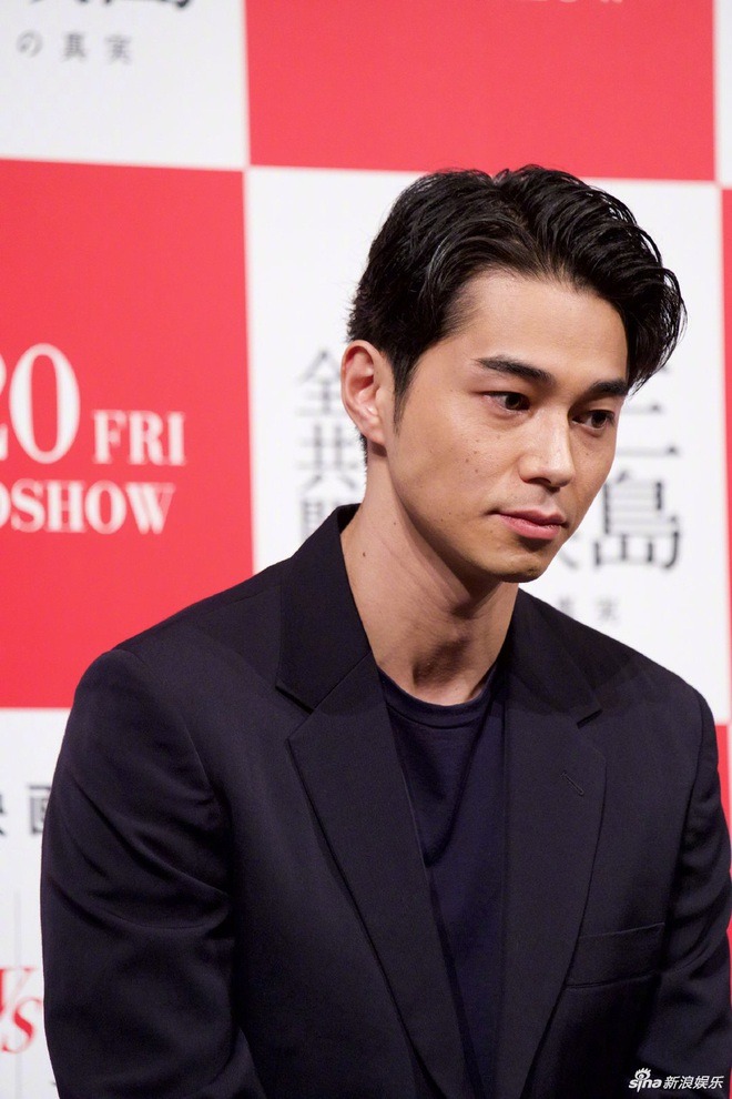 Showbiz chao đảo vụ nam diễn viên bị vợ bỏ vì cặp kè "tiểu tam" vị thành niên, rồi lên núi sống chung với 3 sao nữ- Ảnh 9. Showbiz chao đảo vụ nam diễn viên bị vợ bỏ vì cặp kè "tiểu tam" vị thành niên, rồi lên núi sống chung với 3 sao nữ- Ảnh 9.