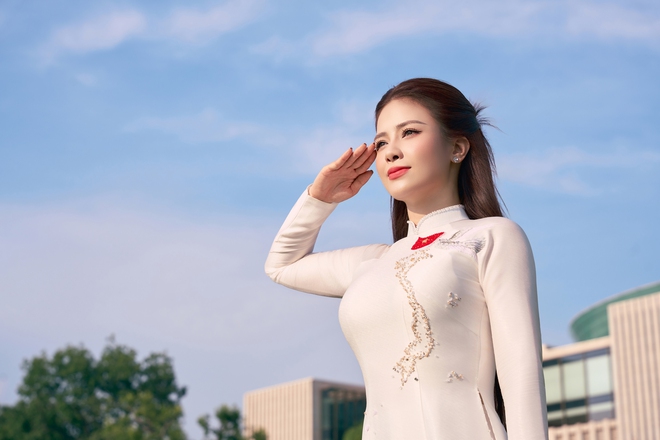 Dương Hoàng Yến bỏ mọi kế hoạch vì ca khúc khiến cô xúc động khi đang ngồi trên máy bay- Ảnh 7.