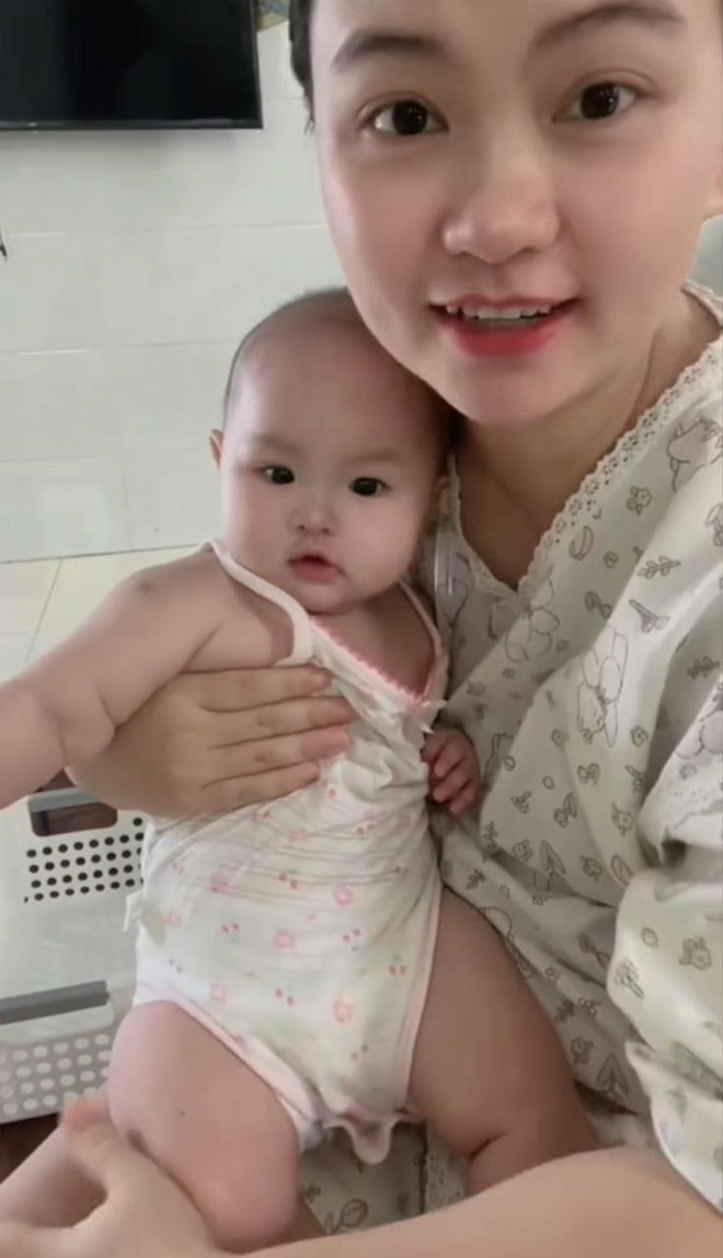 Bà hàng xóm thích góp ý "bỏ bỉm cho nó, vừa bí vừa tốn tiền": Mẹ Gen Z có pha xử lý nhanh gọn, vừa nhàn vừa khéo!- Ảnh 2. Bà hàng xóm thích góp ý "bỏ bỉm cho nó, vừa bí vừa tốn tiền": Mẹ Gen Z có pha xử lý nhanh gọn, vừa nhàn vừa khéo!- Ảnh 2.