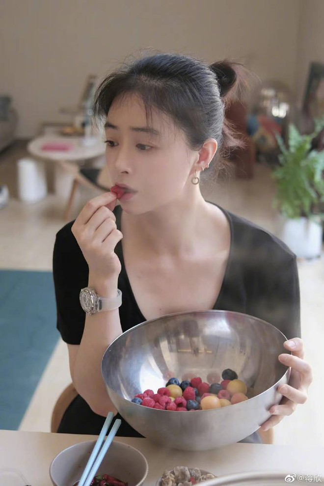 Giảm 6,5kg trong 2 tuần, Hoa phi 42 tuổi trẻ lên trông thấy: Không nhịn ăn nhưng loại bỏ hoàn toàn 1 thứ- Ảnh 8. Giảm 6,5kg trong 2 tuần, Hoa phi 42 tuổi trẻ lên trông thấy: Không nhịn ăn nhưng loại bỏ hoàn toàn 1 thứ- Ảnh 8.