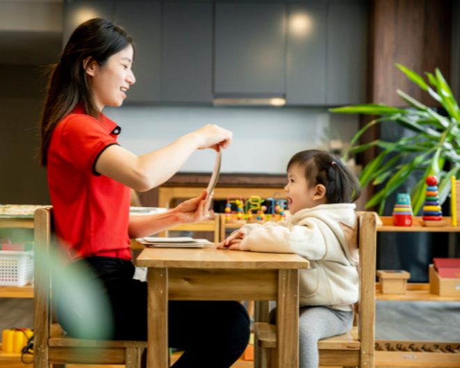 Những điều gia đình có con nhỏ cần nắm khi tuyển người giúp việc/bảo mẫu để tránh kỳ vọng quá nhiều và giao việc không rõ ràng- Ảnh 2.