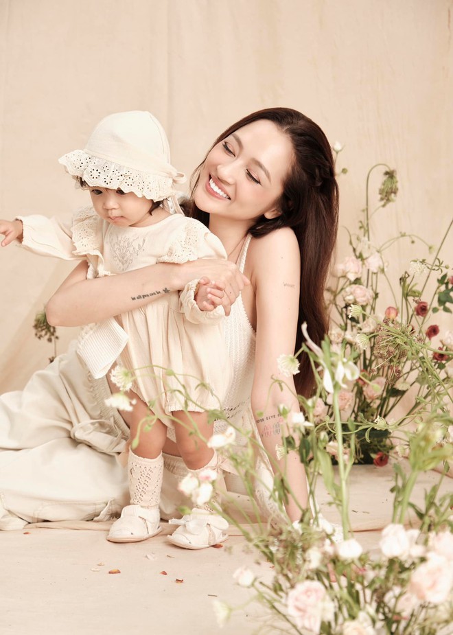 Con gái Bảo Anh 2 tuổi đàn hát cực khéo, dân tình hết lời khen ngợi- Ảnh 4.