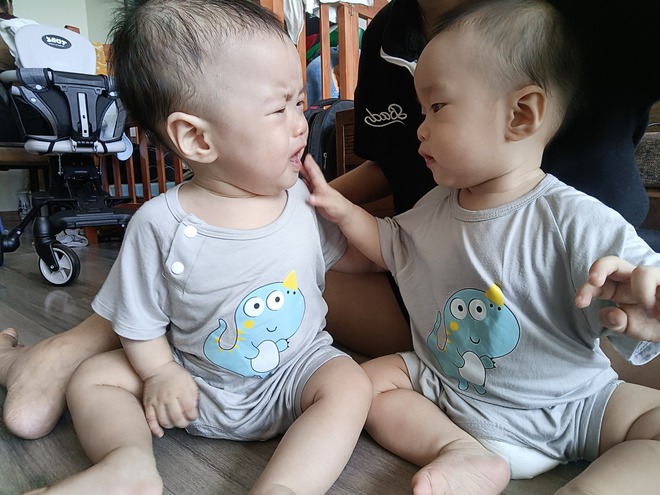 Review xe đẩy gấp gọn nhà Tobé của mẹ bỉm có 2 bạn nhỏ sinh đôi: Tính ứng dụng cao, dùng được từ trong nhà ra đến ngoài đường- Ảnh 1.