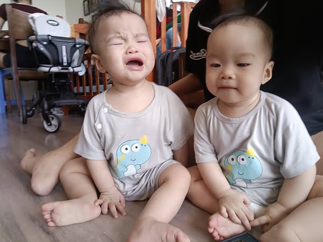 Review xe đẩy gấp gọn nhà Tobé của mẹ bỉm có 2 bạn nhỏ sinh đôi: Tính ứng dụng cao, dùng được từ trong nhà ra đến ngoài đường- Ảnh 2.