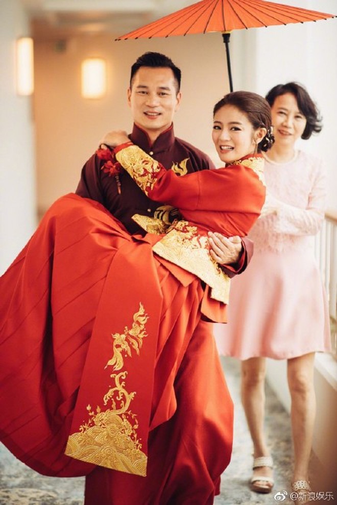 Nữ diễn viên "trốn chui trốn nhủi" khi chồng giám đốc bị tống vào tù ngày 27 Tết, vỡ nợ 2.000 tỷ- Ảnh 1. Nữ diễn viên "trốn chui trốn nhủi" khi chồng giám đốc bị tống vào tù ngày 27 Tết, vỡ nợ 2.000 tỷ- Ảnh 1.