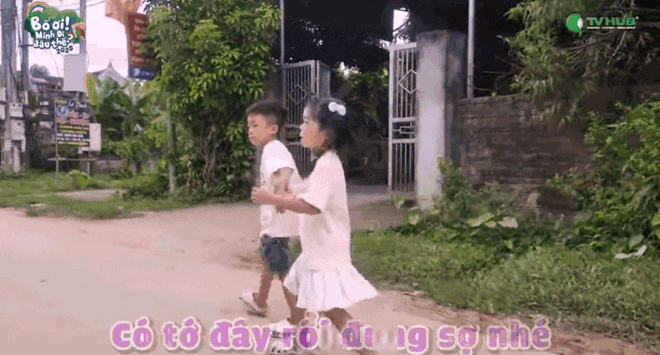 Bố ơi, mình đi đâu thế? tập 13: Con trai Duy Hưng vượt qua sợ hãi, con gái Trung Ruồi đòi 'treo bố lên gốc cây'- Ảnh 3. Bố ơi, mình đi đâu thế? tập 13: Con trai Duy Hưng vượt qua sợ hãi, con gái Trung Ruồi đòi 'treo bố lên gốc cây'- Ảnh 3.