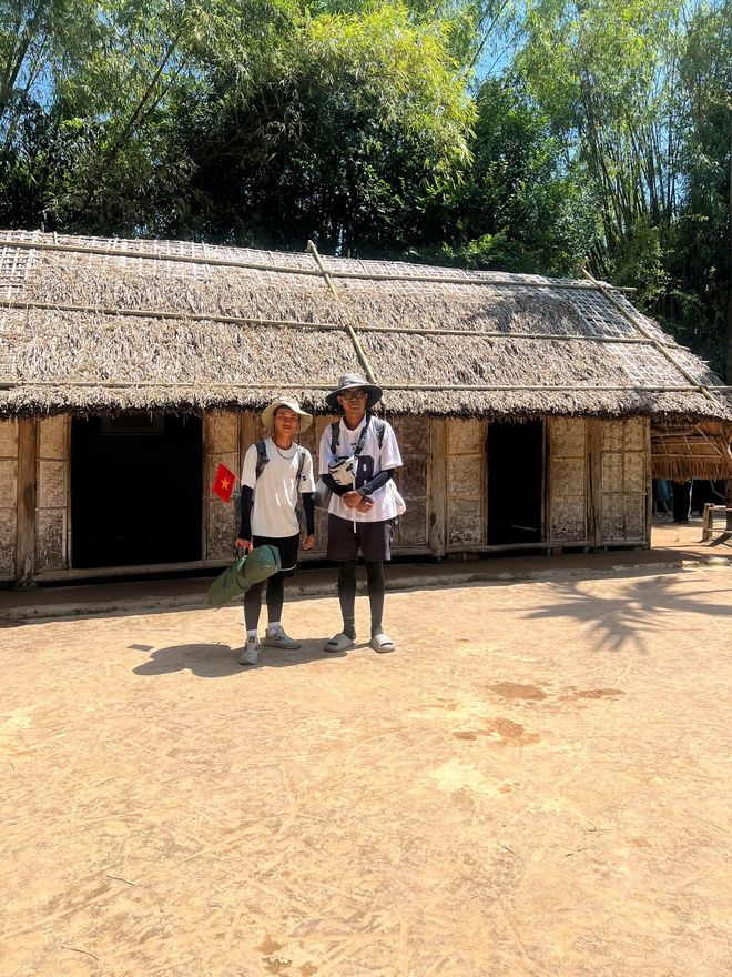 Hai chàng trai đi bộ hơn 2 tháng để đến Hà Nội dịp 2/9: Bữa sáng không thể nào quên ở Nghệ An- Ảnh 8. Hai chàng trai đi bộ hơn 2 tháng để đến Hà Nội dịp 2/9: Bữa sáng không thể nào quên ở Nghệ An- Ảnh 8.