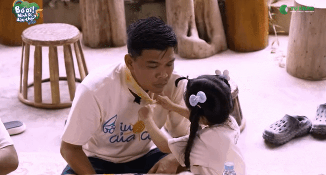 Bố ơi, mình đi đâu thế? tập 13: Con trai Duy Hưng vượt qua sợ hãi, con gái Trung Ruồi đòi 'treo bố lên gốc cây'- Ảnh 18. Bố ơi, mình đi đâu thế? tập 13: Con trai Duy Hưng vượt qua sợ hãi, con gái Trung Ruồi đòi 'treo bố lên gốc cây'- Ảnh 18.